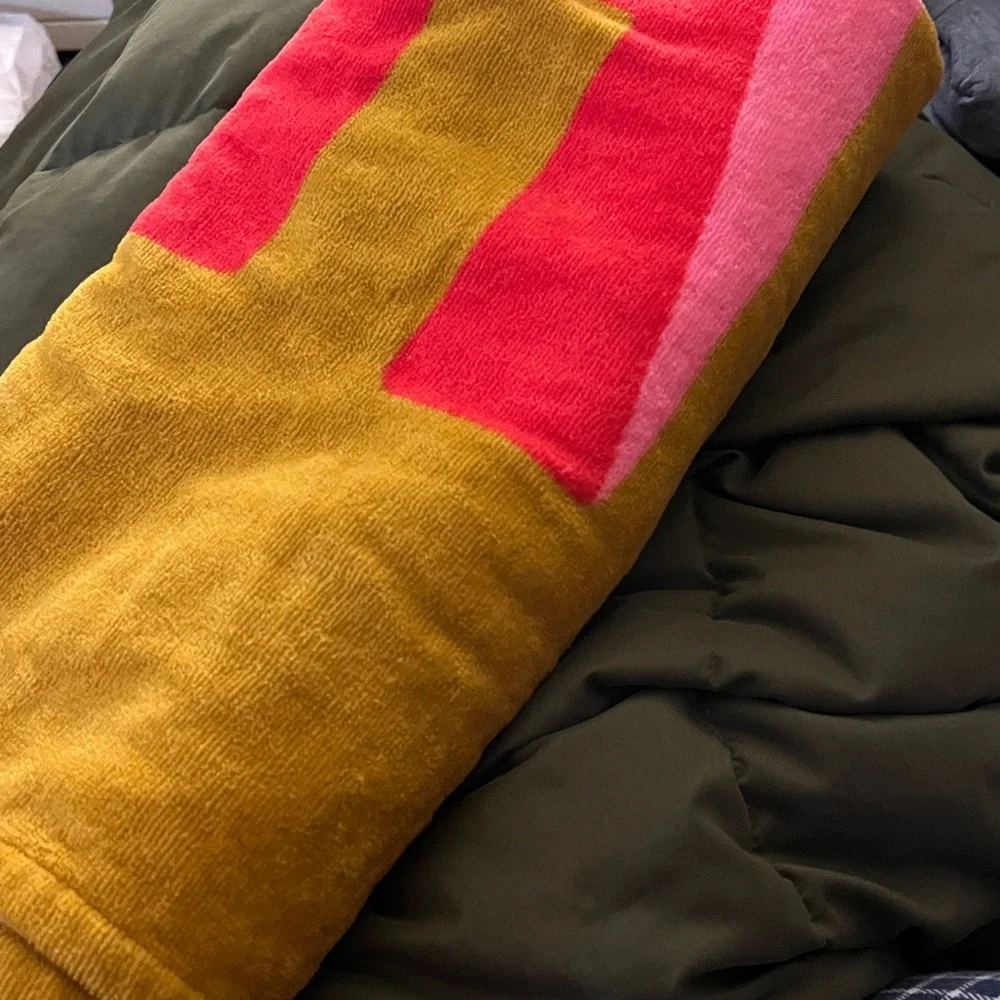 Billabong ~ Mustard Yellow Beach Towel with Pink & Red SURF~one size~Cotton